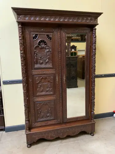 Antiker bretonischer Geschirrschrank, Wäscheschrank, - Lieferung möglich!