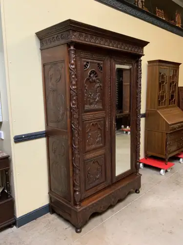 Antiker bretonischer Geschirrschrank, Wäscheschrank, - Lieferung möglich!