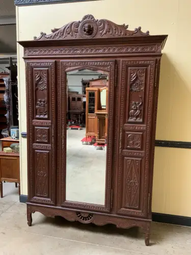 Antik- Kleiderschrank, Garderobenschrank - Bretagne- Lieferung möglich.