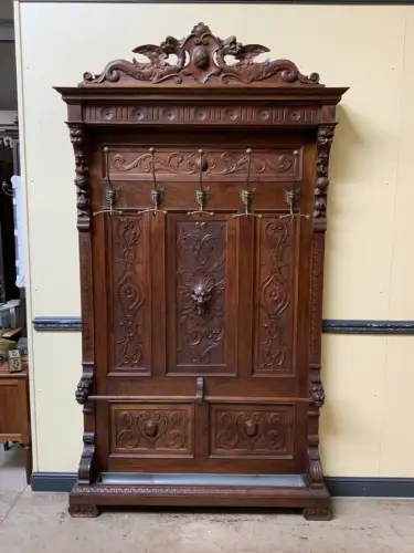 Antike imposante Nußbaum Garderobe, Neorenaissance - Lieferung möglich!