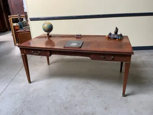 Antiker frei aufstellbarer Art Deco Nußbaum Schreibtisch - Lieferung möglich!