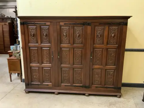 Antiker neogotischer Kleiderschrank mit Wäschefacher - Lieferung möglich!