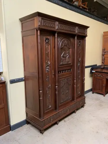 Antiker bretonischer Geschirrschrank, Wäscheschrank, - Lieferung möglich!