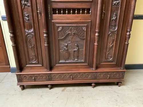 Antiker bretonischer Geschirrschrank, Wäscheschrank, - Lieferung möglich!