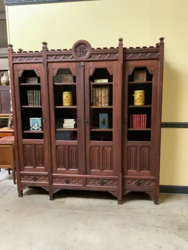 Antiker imposanter Neogotischer Bücherschrank, Vitrine- Lieferung möglich!