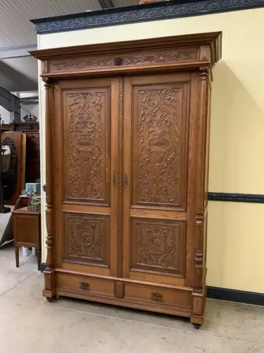 Antik - Kleiderschrank, Garderobenschrank  - Neorenaissance - Lieferung möglich!