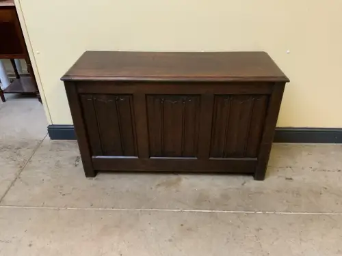 Antik - Truhe, Kommode, Vertiko, Schuhschrank - Neogotik - Lieferung möglich!