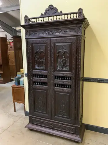 Antiker bretonischer Geschirrschrank, Wäscheschrank, - Lieferung möglich!