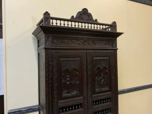 Antiker bretonischer Geschirrschrank, Wäscheschrank, - Lieferung möglich!