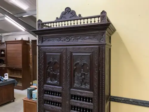 Antiker bretonischer Geschirrschrank, Wäscheschrank, - Lieferung möglich!