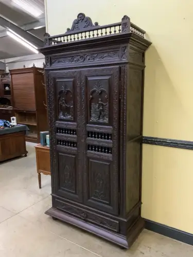 Antiker bretonischer Geschirrschrank, Wäscheschrank, - Lieferung möglich!