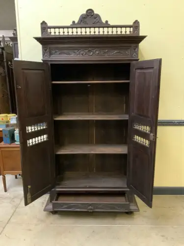 Antiker bretonischer Geschirrschrank, Wäscheschrank, - Lieferung möglich!
