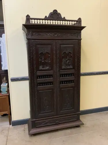 Antiker bretonischer Geschirrschrank, Wäscheschrank, - Lieferung möglich!