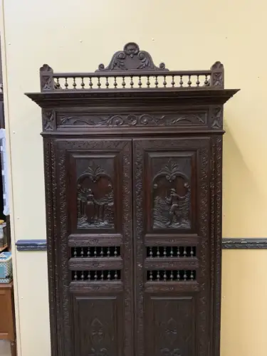 Antiker bretonischer Geschirrschrank, Wäscheschrank, - Lieferung möglich!