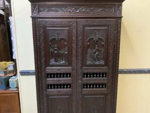 Antiker bretonischer Geschirrschrank, Wäscheschrank, - Lieferung möglich!