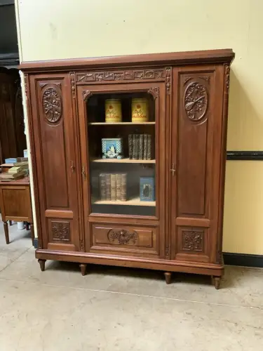 Antiker Jugendstil Nußbaum Bücherschrank, Vitrine -  Lieferung möglich!