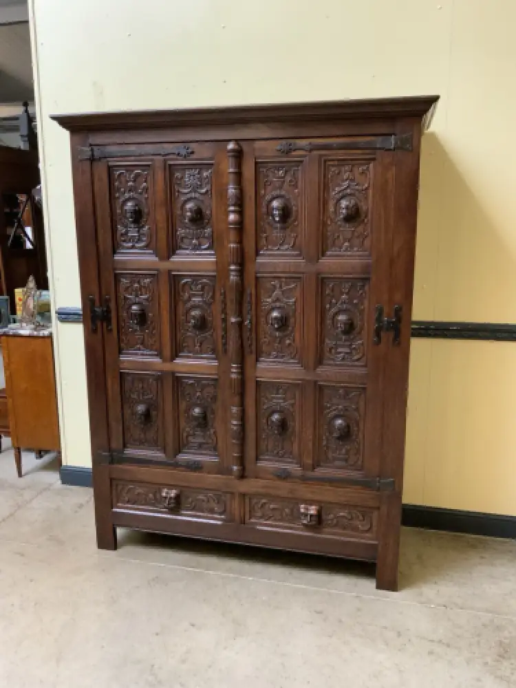 Antiker neogotischer Kleiderschrank mit Wäschefächer - Lieferung möglich! 1