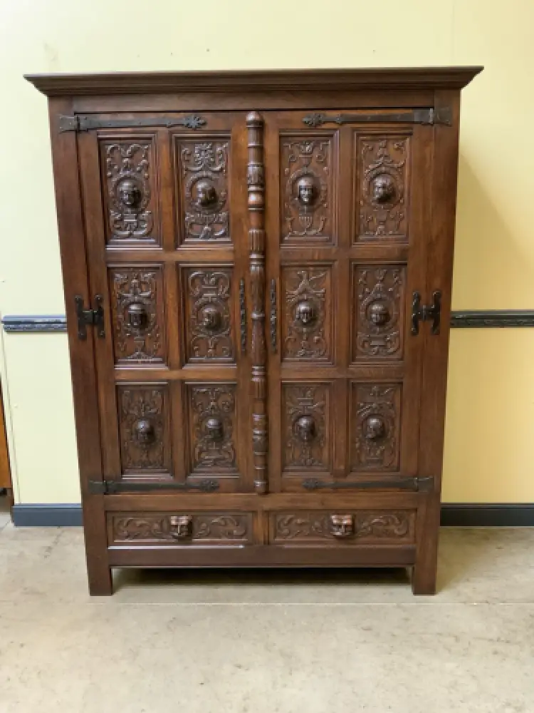 Antiker neogotischer Kleiderschrank mit Wäschefächer - Lieferung möglich! 10