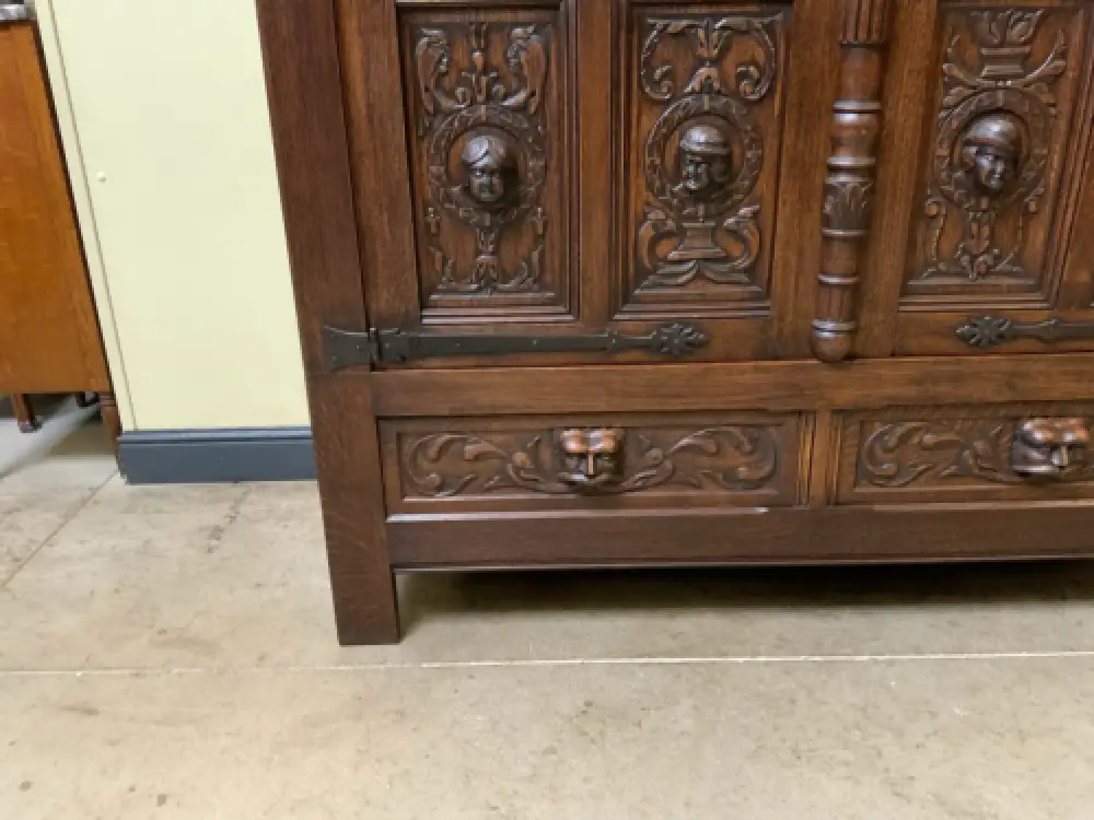 Antiker neogotischer Kleiderschrank mit Wäschefächer - Lieferung möglich! 11