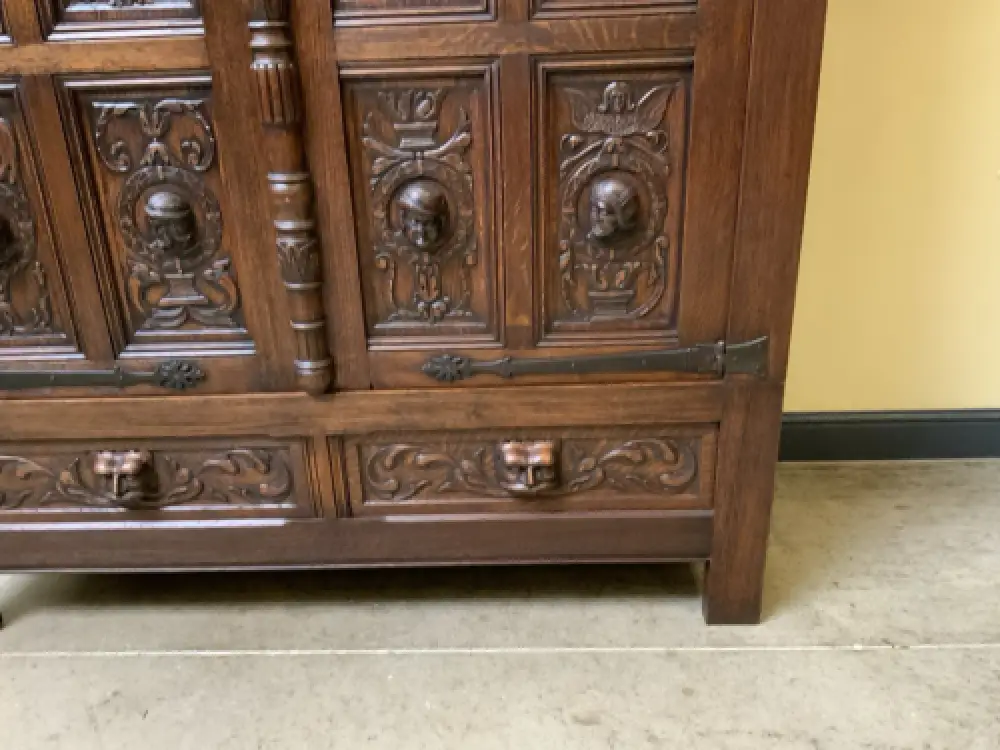 Antiker neogotischer Kleiderschrank mit Wäschefächer - Lieferung möglich! 12