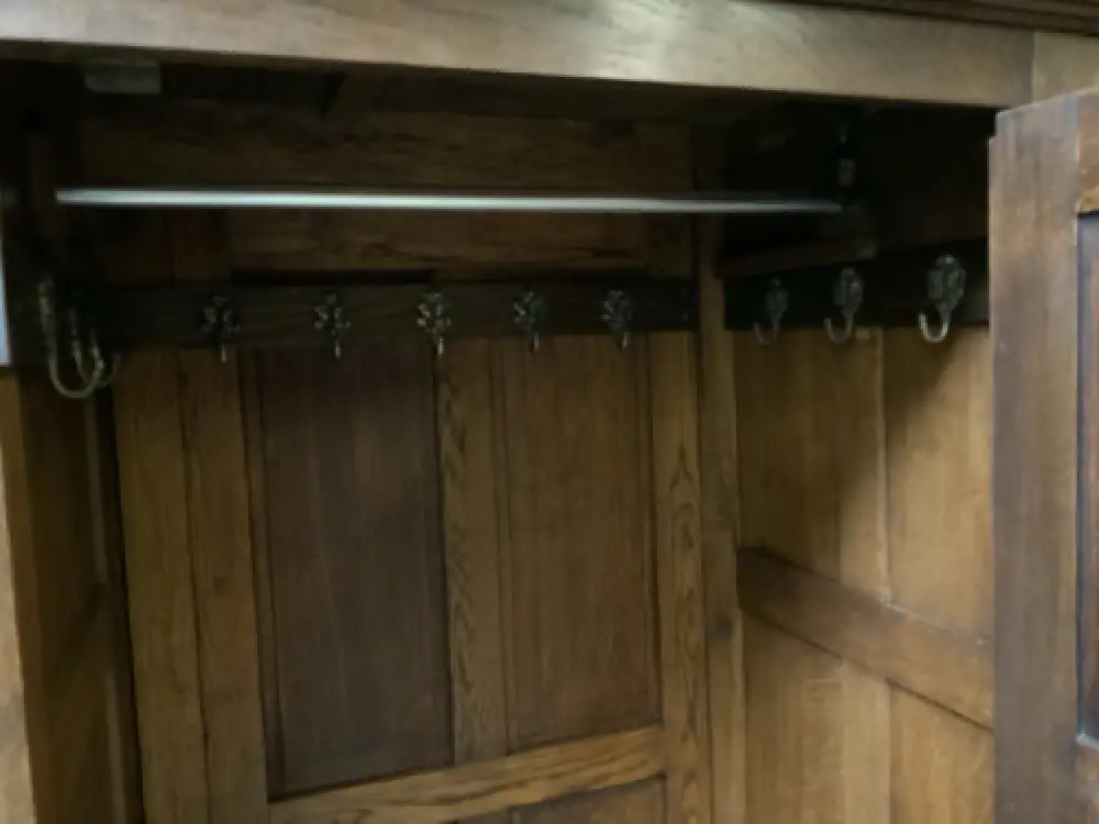 Antiker neogotischer Kleiderschrank mit Wäschefächer - Lieferung möglich! 14