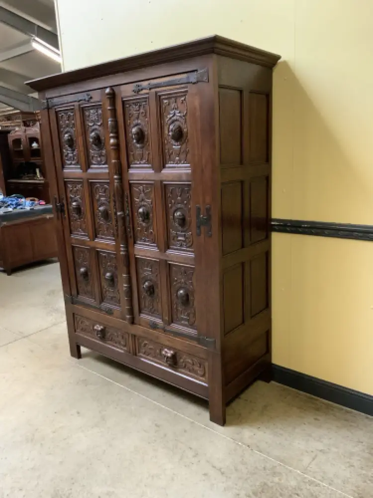 Antiker neogotischer Kleiderschrank mit Wäschefächer - Lieferung möglich! 3