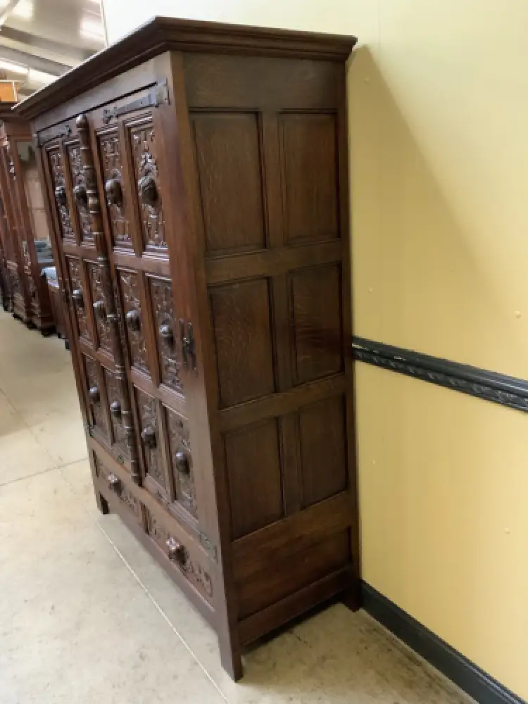 Antiker neogotischer Kleiderschrank mit Wäschefächer - Lieferung möglich! 4