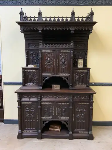 Antikes imposantes Neogotisches  Buffet -Sensationell- Lieferung möglich!