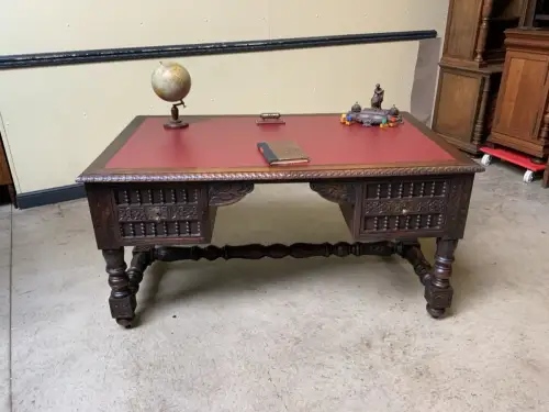 Antiker imposanter Schreibtisch aus der Bretagne - Lieferung möglich!