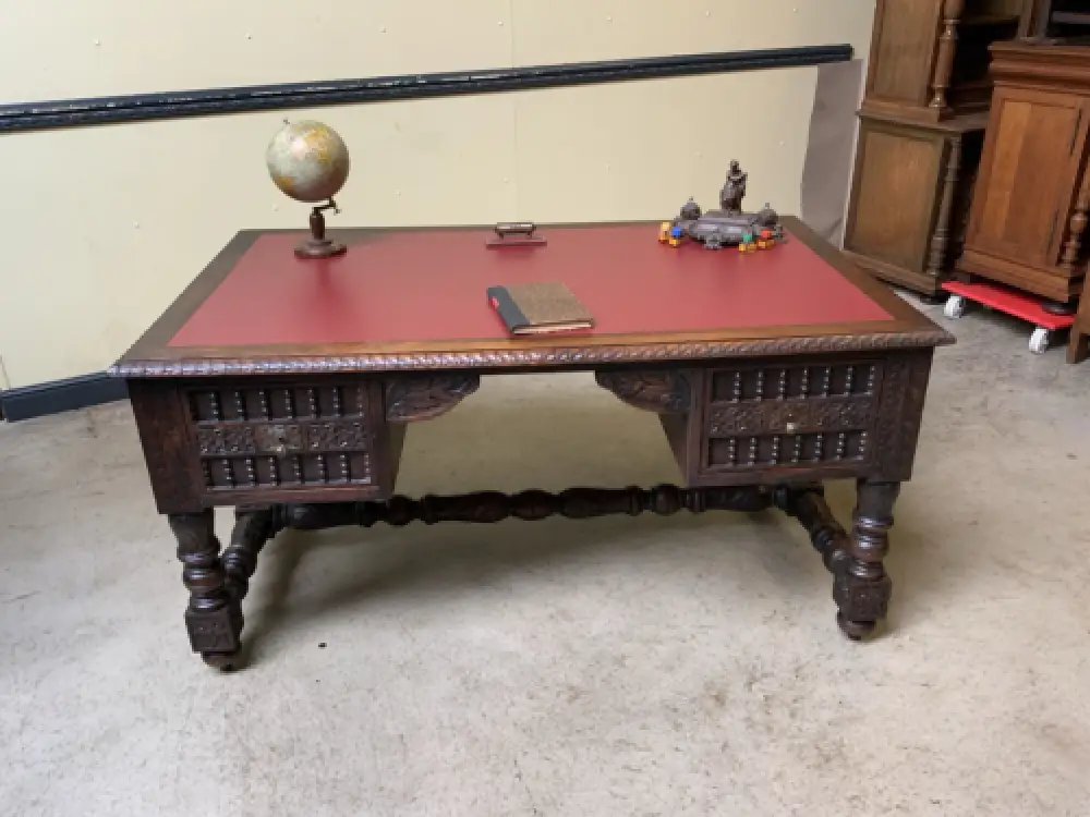 Antiker imposanter Schreibtisch aus der Bretagne - Lieferung möglich! 1