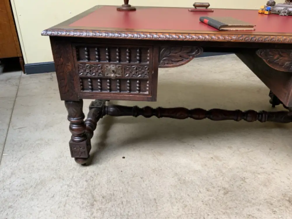 Antiker imposanter Schreibtisch aus der Bretagne - Lieferung möglich! 11