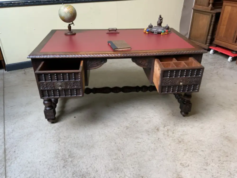 Antiker imposanter Schreibtisch aus der Bretagne - Lieferung möglich! 14