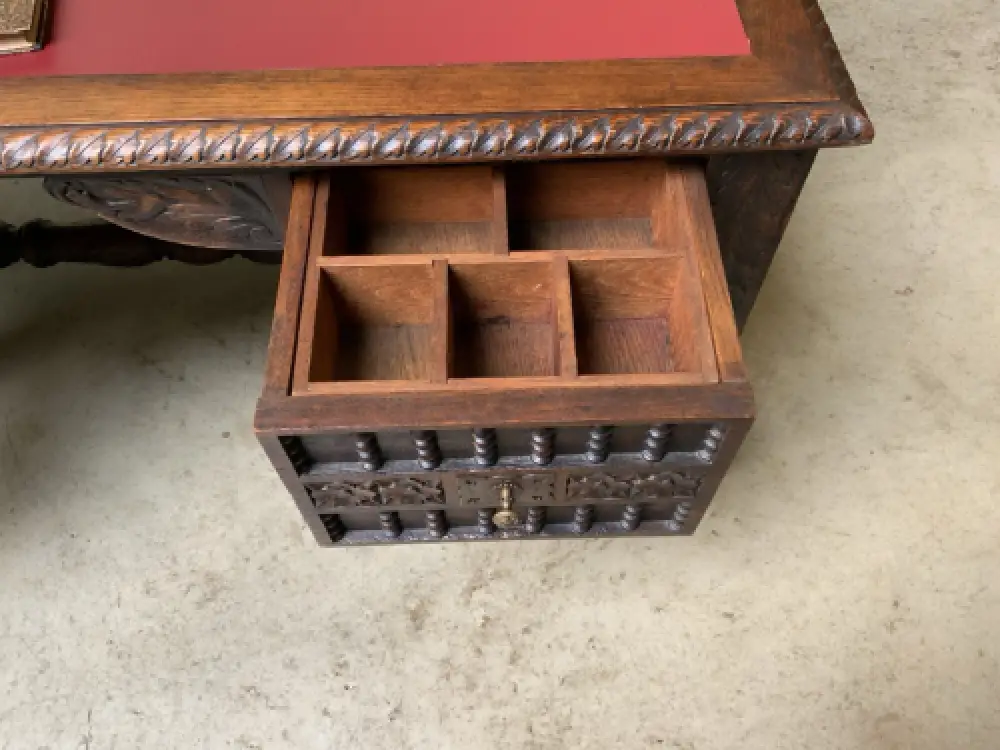 Antiker imposanter Schreibtisch aus der Bretagne - Lieferung möglich! 15