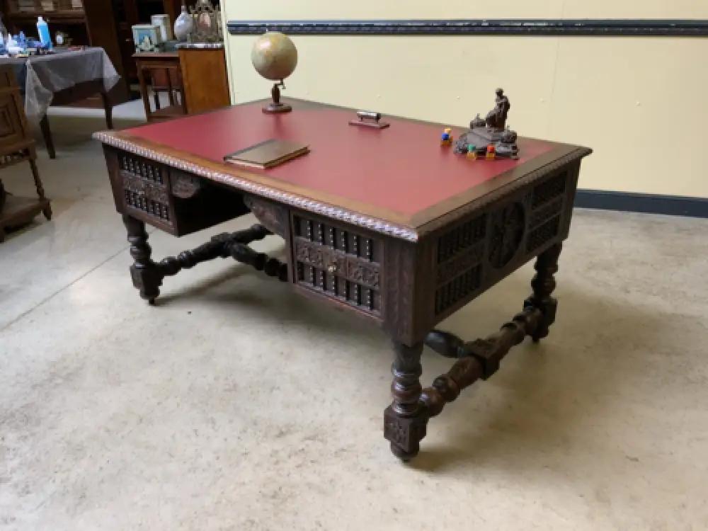 Antiker imposanter Schreibtisch aus der Bretagne - Lieferung möglich! 2