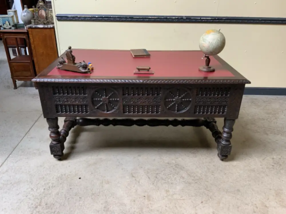 Antiker imposanter Schreibtisch aus der Bretagne - Lieferung möglich! 20