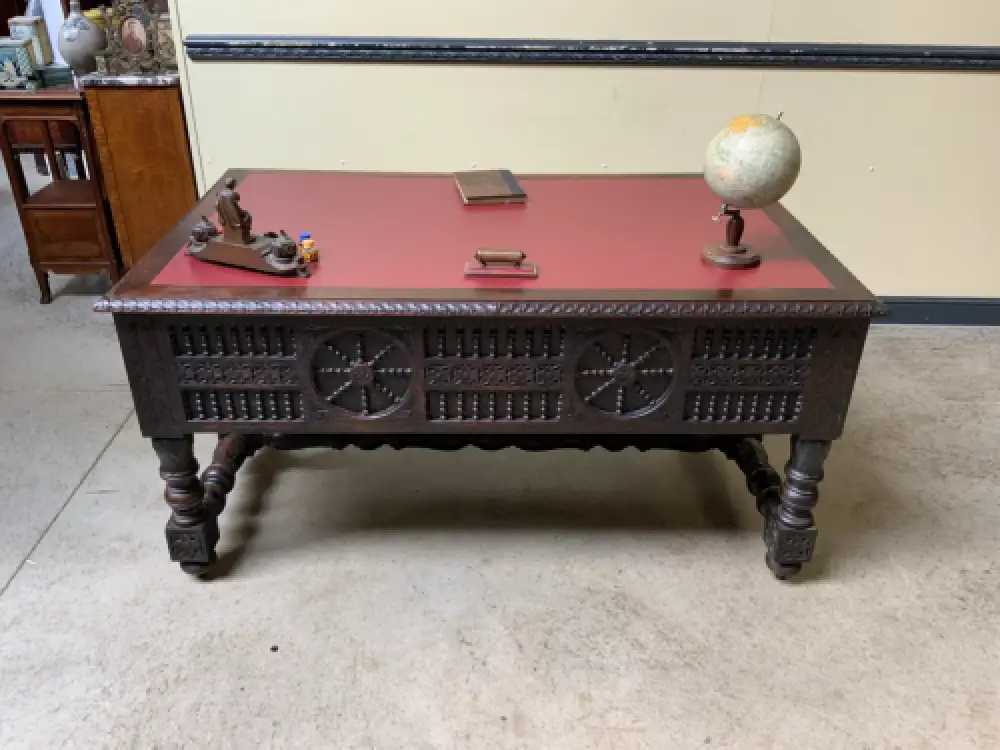 Antiker imposanter Schreibtisch aus der Bretagne - Lieferung möglich! 21