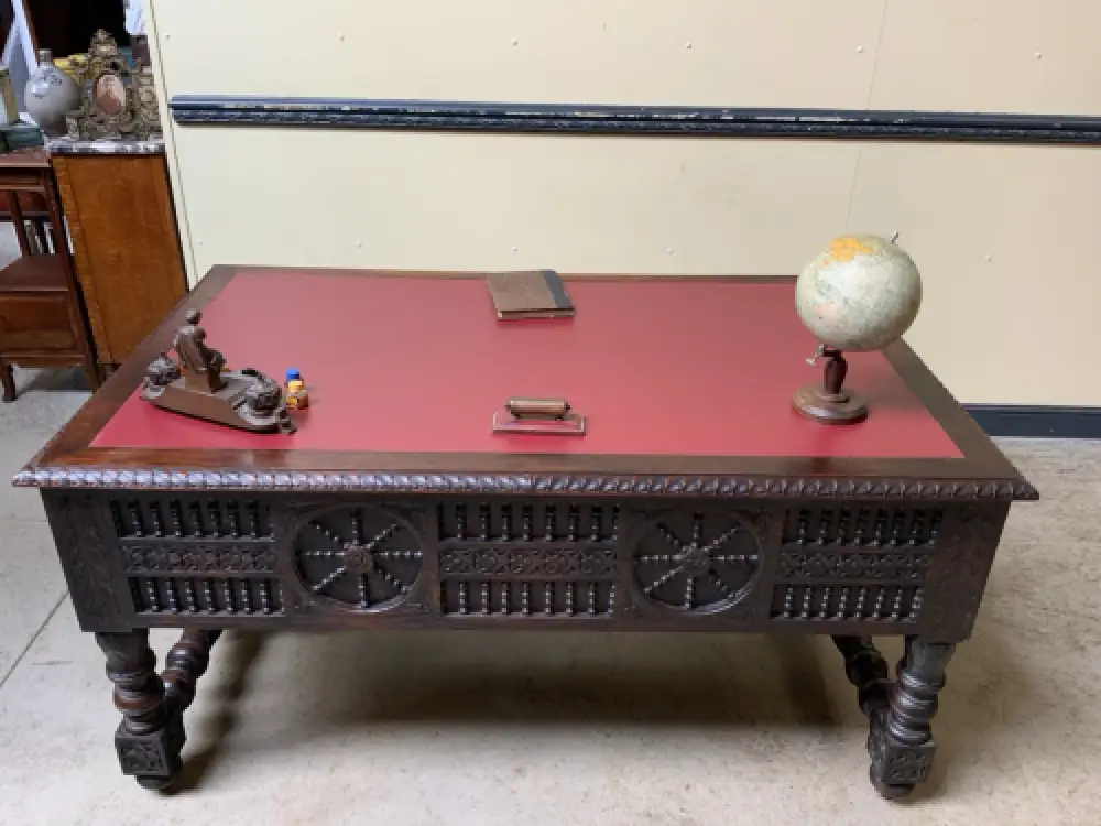 Antiker imposanter Schreibtisch aus der Bretagne - Lieferung möglich! 22