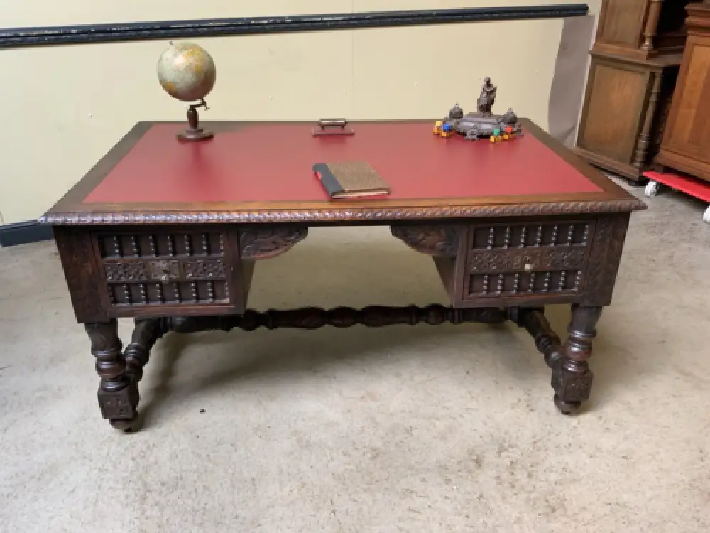 Antiker imposanter Schreibtisch aus der Bretagne - Lieferung möglich! 4