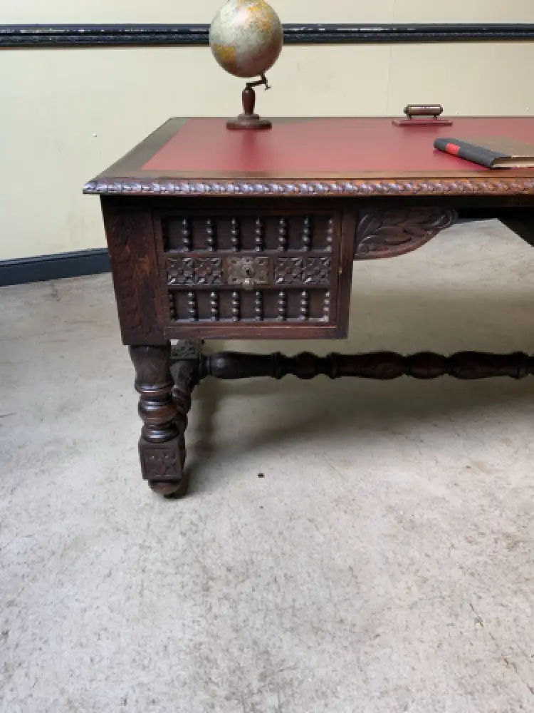 Antiker imposanter Schreibtisch aus der Bretagne - Lieferung möglich! 7