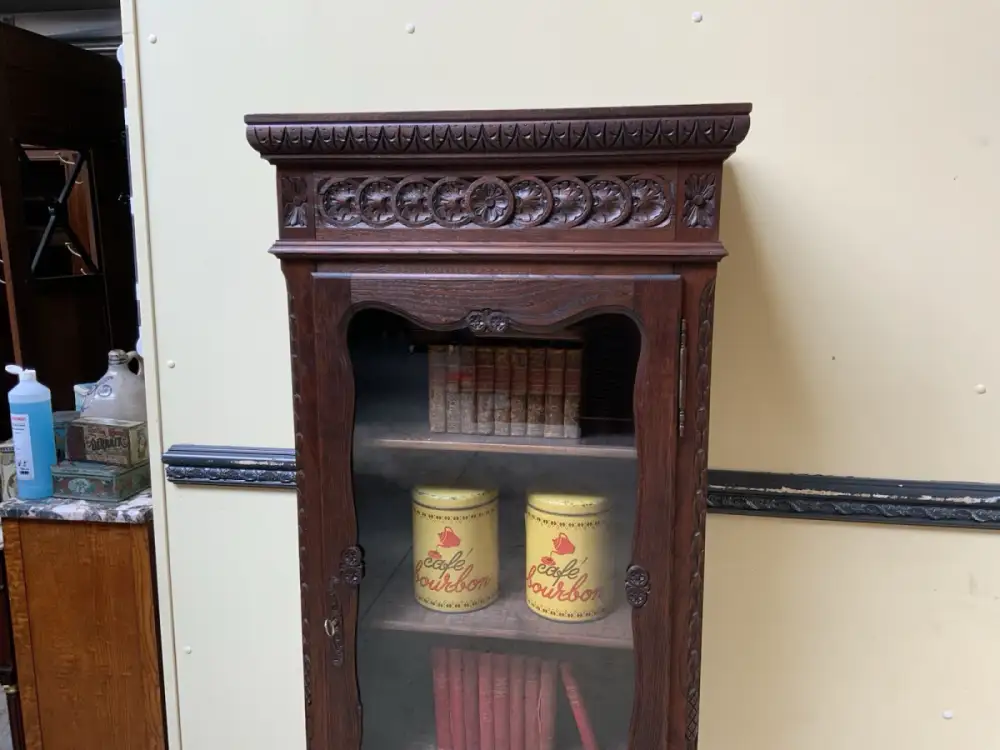 Antiker bretonischer Bücherschrank, Vitrine - traumhaft schön - Lieferung mögl. 14