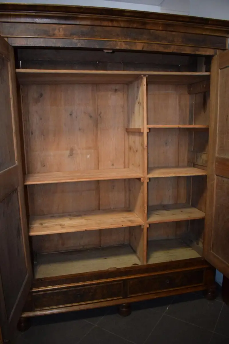 Schöner großer Dielenschrank, Nussbaum furniert,  2-türig mit 2 Schubladen, TOP 2
