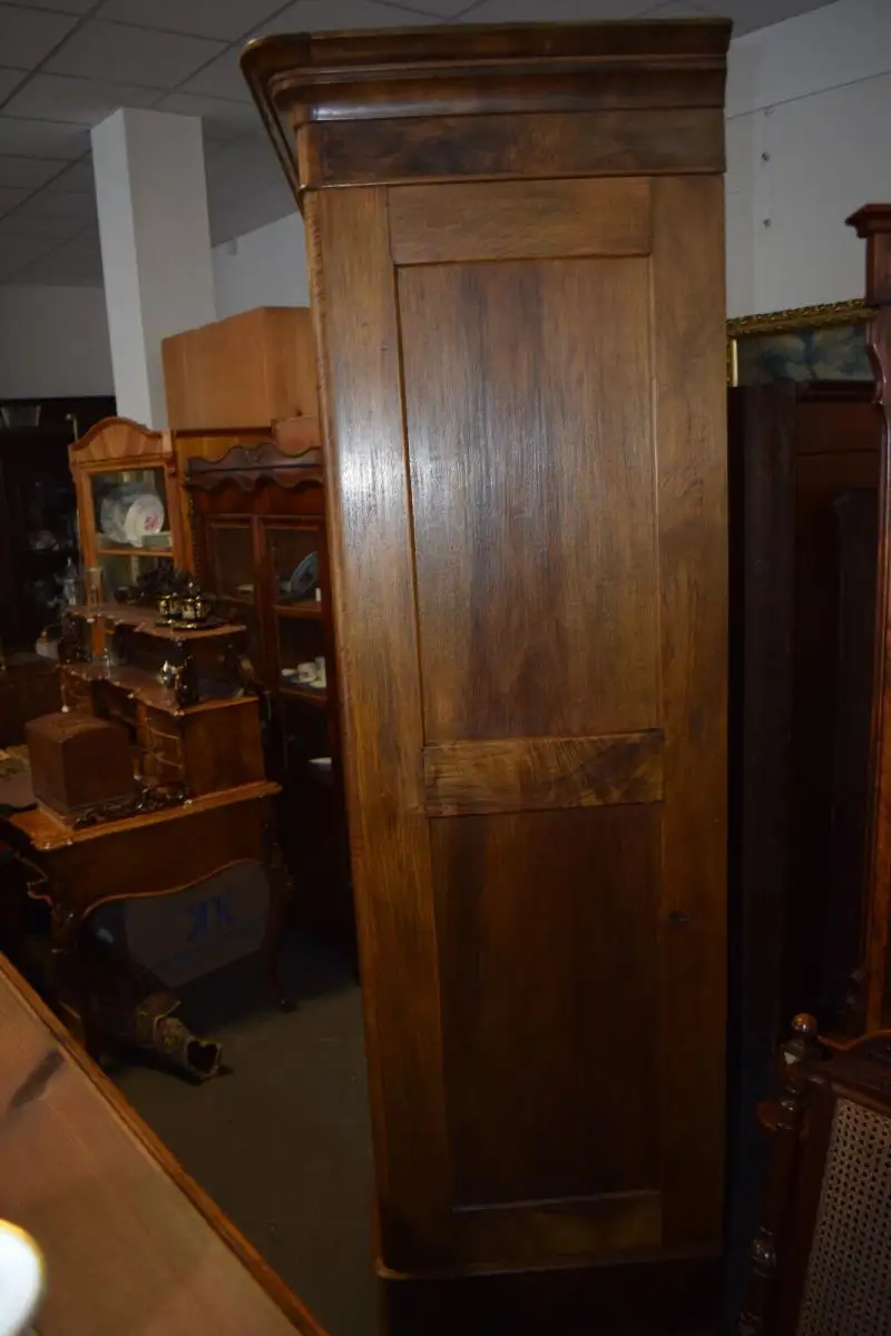 Schöner großer Dielenschrank, Nussbaum furniert,  2-türig mit 2 Schubladen, TOP 4