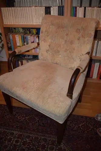 Komplette Sitzgarnitur mit Tisch, Anrichte, Couch, 2 Sessel, 2 Stühle TOP!