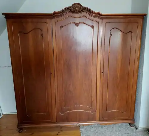 Wunderschöner Schrank Schlafzimmer, Kleider-Wäscheschrank Nussbaum TOP ZUSTAND!!