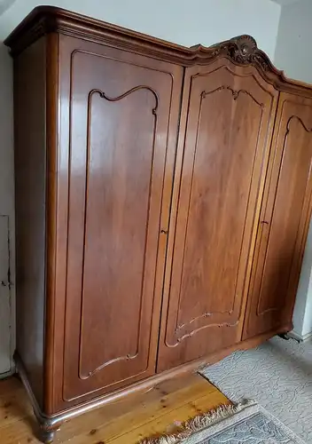 Wunderschöner Schrank Schlafzimmer, Kleider-Wäscheschrank Nussbaum TOP ZUSTAND!!