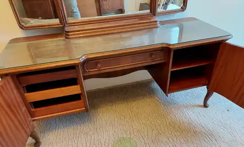 Wunderschöner Schrank Schlafzimmer, Kleider-Wäscheschrank Nussbaum TOP ZUSTAND!!