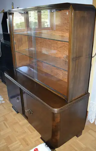 Schöne Vitrine  furniert, Bauhaus Design, Nussbaum dunkel, tolles Möbel!