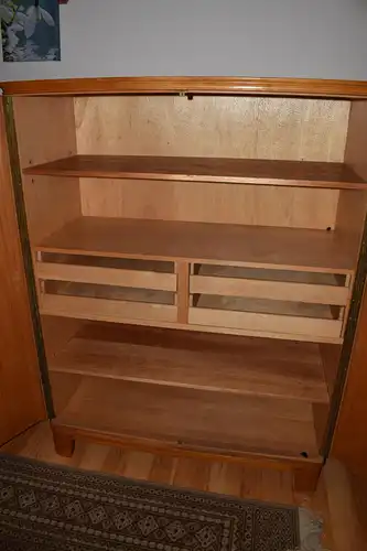 Schöner Kleiderschrank mit passenden Vertiko Kirschbaum Deutsche Werkstätten TOP