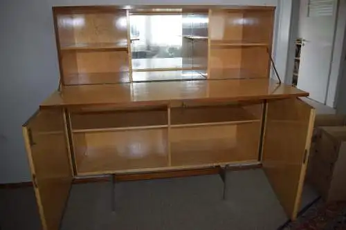 Großes Highboard mit Barteil, kanadischer Nußbaum von 1967 Top Zustand!