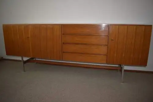 Großes Highboard mit Barteil, kanadischer Nußbaum von 1967 Top Zustand!